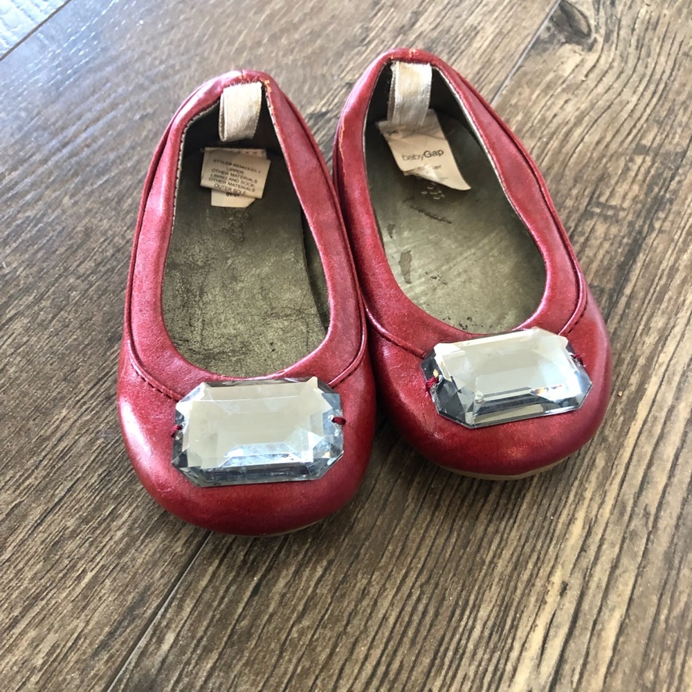 VGUC / GUC Sz 5 Gap Red Flats with Gem